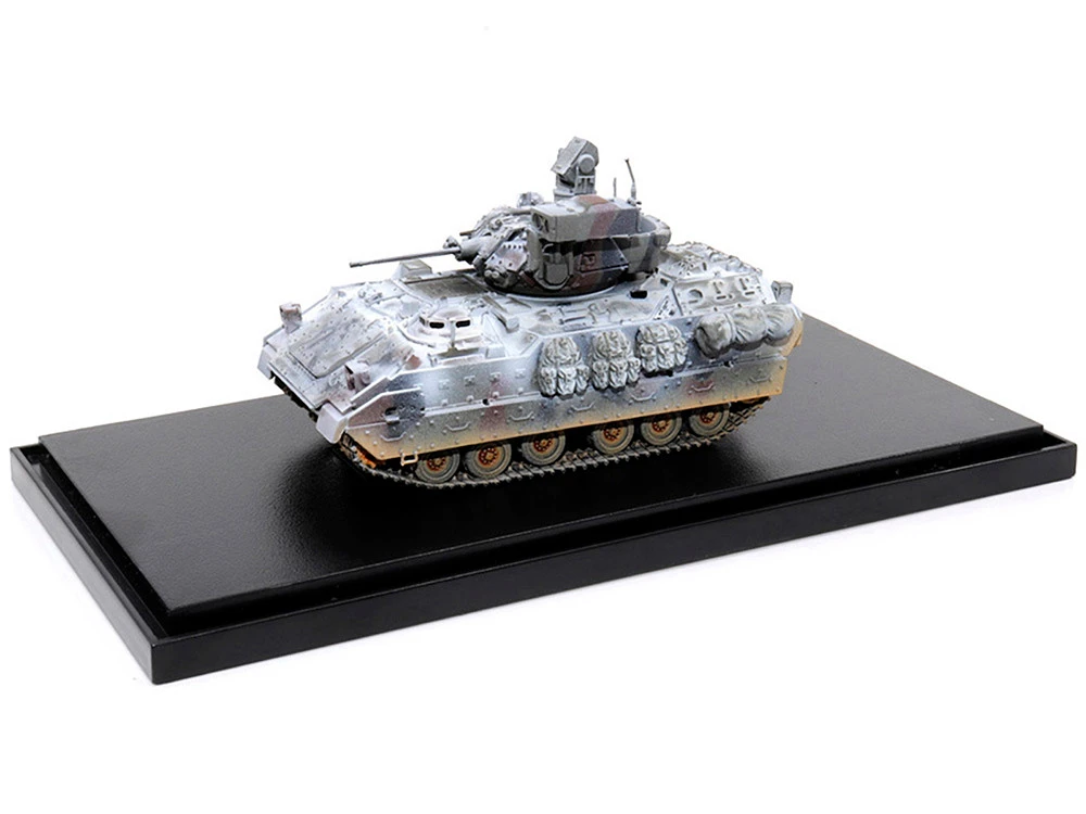 United States M2A3 Bradley IFV (Infantry Fighting Vehicle) Camouflage (Snowy Version) "NEO Dragon Armor" Series 1/72 Plastic Model By Dragon Models - Image 3
