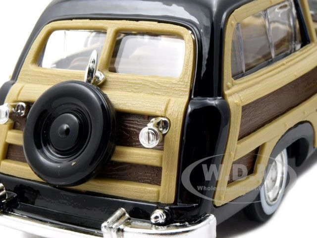 1949 Ford Woody Wagon Black 1/24 Diecast Model Car By Motormax - Image 3