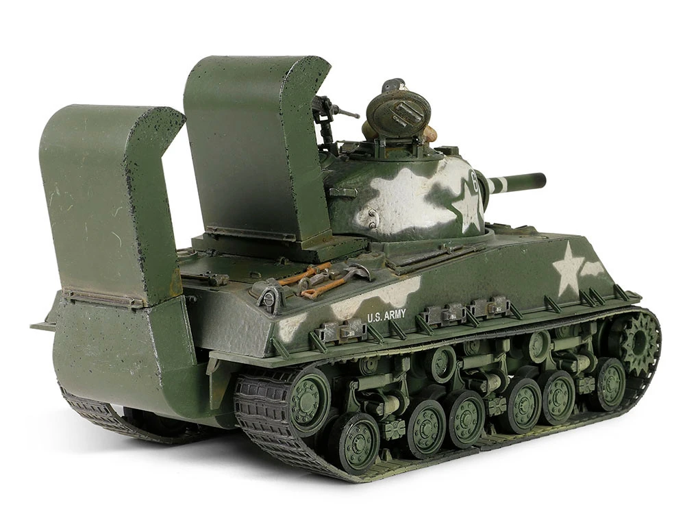 Sherman M4 (105) Howitzer Medium Tank "US Army, 711th Tank Battalion, Okinawa" (1945) "Engine Plus" Series 1/32 Diecast Model By Metal Proud - Image 4