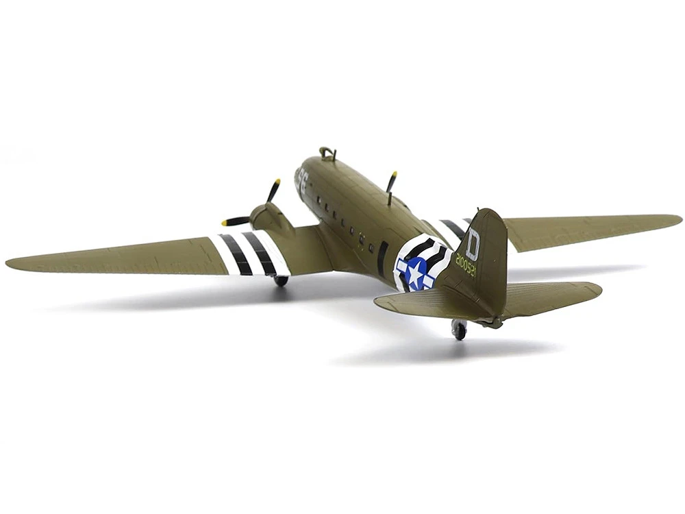 Douglas C-47 Skytrain Transport Aircraft "Night Fright, 79th Troop Carrier Squadron, 436th Troop Carrier Group, D-Day" (1944) United States Army Air Forces 1/100 Diecast Model - Image 4